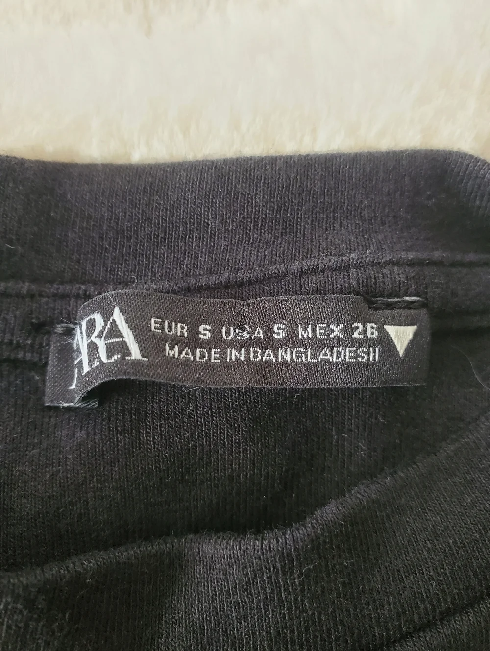 Zara Black Long-Sleeve Cropped Crew Top - Picture 2 of 4